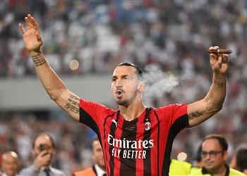 إبراهيموفيتش بعد فوز ميلان بالدوري الإيطالي أوفيت بوعدي وأهدي اللقب لـ رايولا