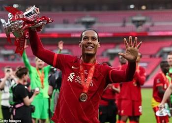 فان دايك يؤكد جاهزيته لنهائي الأبطال ويختار أفضل 5 مدافعين في تاريخ الدوري الإنجليزي