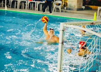 بعد انسحاب الزمالك الأهلي يفوز بخماسية نظيفة في قمة كرة الماء