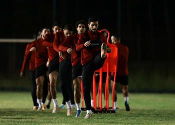 موسيماني يتخذ قرار ا بشأن مران الأهلي في المغرب قبل نهائي إفريقيا