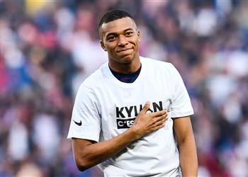 باريس سان جيرمان يعرض قميص تجديد عقد مبابي للبيع