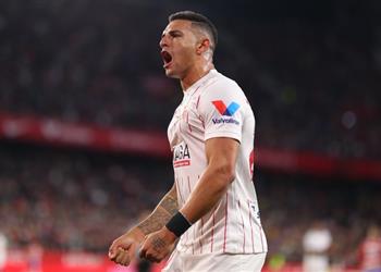 أستون فيلا يقترب من حسم تعاقده مع دييجو كارلوس