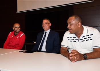 صور فوزي لقجع يجتمع مع لاعبي الوداد قبل مواجهة الأهلي