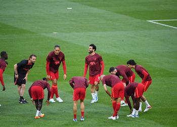تقارير إصابة لاعب ليفربول في الإحماء وشكوك حول مشاركته أمام ريال مدريد