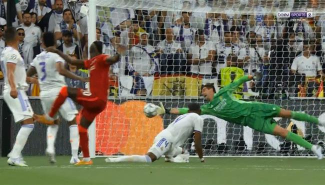 تصدي كورتوا الرائع والقائم يحرمان ماني من تسجل هدف رائع امام ريال مدريد