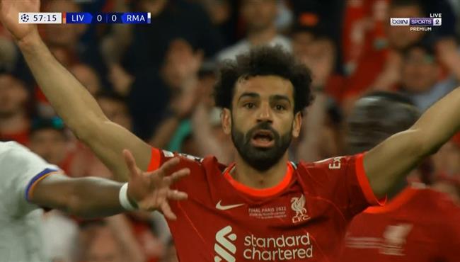 محمد صلاح يطالب بركلة جزاء في مباراة ليفربول وريال مدريد