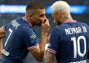 نيمار بنزيما ومبابي قدما موسم ا رائع ا لكنهما ليسا الأفضل في العالم