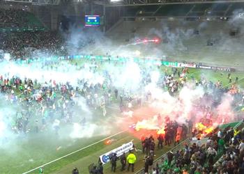 فيديو سانت إيتيان يهبط من الدوري الفرنسي في ليلة اقتحام الجماهير والشرطة تتدخل