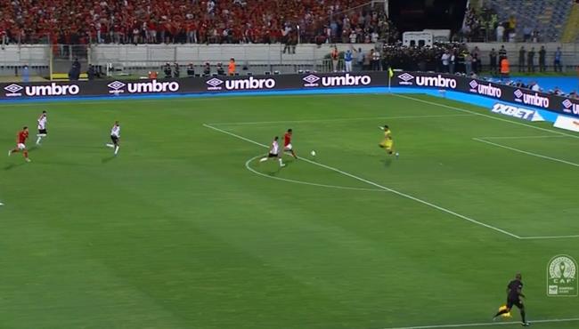 بيرسي تاو يهدر انفراد تام في مباراة الاهلي والوداد بنهائي دوري ابطال افريقيا