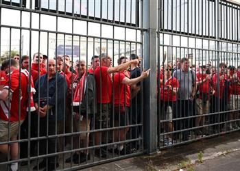 رئيس ليفربول يطالب وزيرة الرياضة الفرنسية بالاعتذار للجماهير