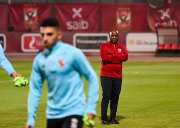 مران الأهلي موسيماني يحاضر اللاعبين ومشاركة علي لطفي استعداد ا لـ وفاق سطيف