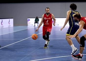 قائد سلة الأهلي قبل مواجهة الاتحاد نعد الجماهير بلقب دوري السوبر