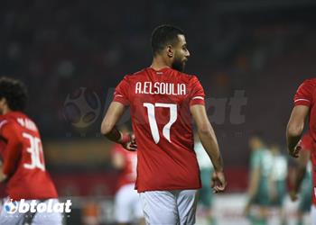 عمرو السولية يثير الشكوك حول مشاركته في مباراة الأهلي ووفاق سطيف