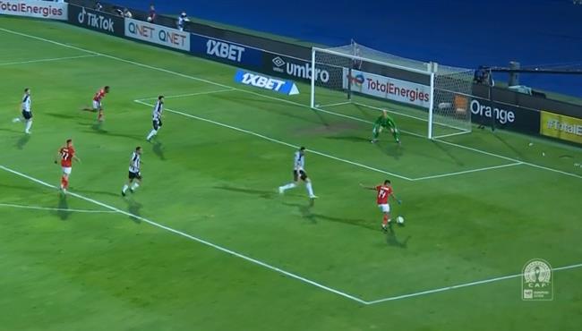 حسين الشحات يهدر هدف محقق في مباراة الاهلي ووفاق سطيف