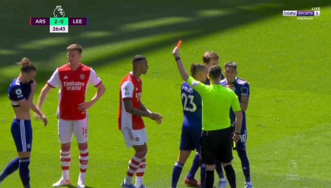 طرد لوك أيلنج في مباراة ارسنال وليدز يونايتد بالدوري الانجليزي