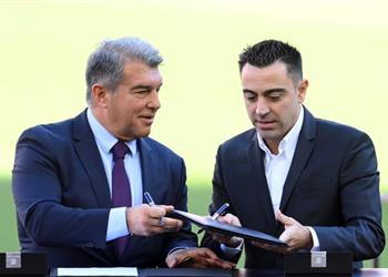 اجتماع هام بين تشافي ولابورتا يحسم مصير صفقات برشلونة الجديدة والراحلين