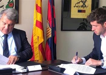 رسمي ا برشلونة ي علن تجديد عقد سيرجي روبيرتو