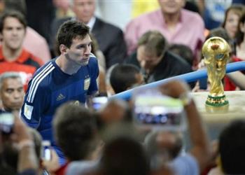 ألفاريز كرة القدم مدينة لـ ميسي بكأس العالم