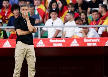 إنريكي يكشف عن مرشحيه الأبرز للتتويج بـ كأس العالم قطر 2022