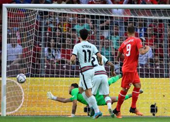 فيديو في غياب رونالدو البرتغال تتعرض للهزيمة الأولى أمام سويسرا بدوري الأمم الأوروبية