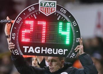 رسمي ا اعتماد قاعدة التبديلات الخمسة في مباريات كرة القدم