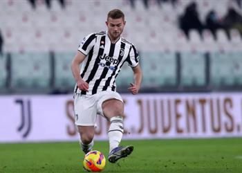 تشيلسي يرغب في ضم دي ليخت ويواجه منافسة من 6 أندية