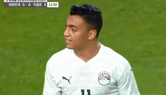 مصطفي محمد كاد ان يسجل هدف في مباراة مصر وكوريا الجنوبية