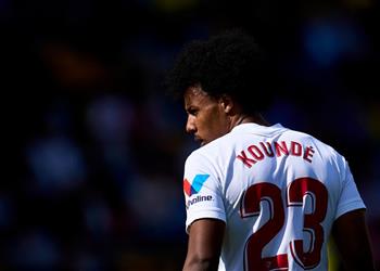 إشبيلية يعلن موقفه من بيع كوندي بعد اهتمام برشلونة وتشيلسي