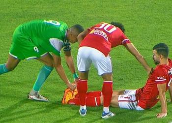 فيديو محمود متولي يغادر مباراة الأهلي وإيسترن كومباني مصاب ا