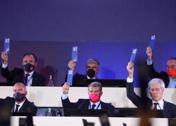 رسمي ا أعضاء برشلونة يوافقون على بيع 49 من تراخيص وتجارة النادي