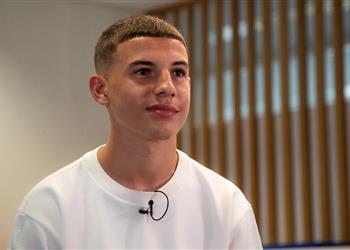 رسمي ا إسماعيل غربي يوقع عقد ا احترافي ا مع باريس سان جيرمان