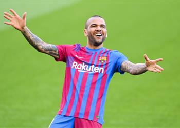 ألفيس بعد الرحيل عن برشلونة من يريد ألقاب يتصل بي
