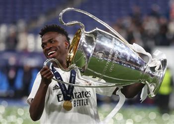 فينيسيوس يتجاهل 4 عروض بينها ليفربول للبقاء في ريال مدريد