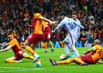 بتصويت الجمهور بيدري لاعب الموسم في برشلونة