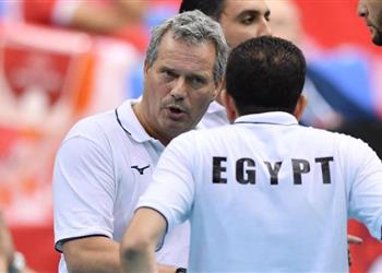 وزارة الرياضة تقرر إقالة مدرب منتخب مصر للكرة الطائرة ومنعه من السفر