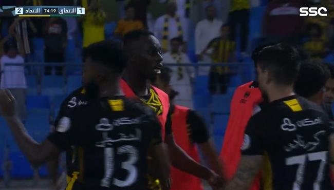 هدف الاتحاد الثاني في مرمي الاتفاق 2 1 الدوري السعودي
