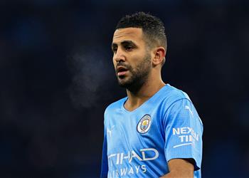 ذا صن مانشستر سيتي يستعد لمفاوضات تجديد عقد رياض محرز