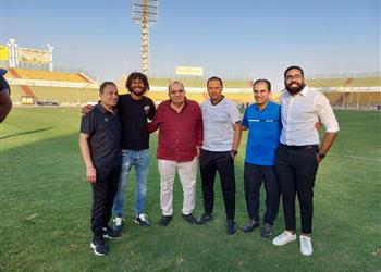 صور المقاولون العرب يحتفل بـ محمد النني وي هديه عضوية فخرية مدى الحياة