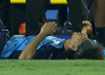 فيديو إصابة قوية لـ حسين السيد في مباراة الأهلي وبيراميدز ونقله إلى المستشفى