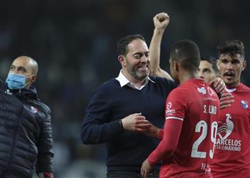 أبولا جيل فيسنتي يتخذ قرار ا جديد ا يقرب ريكاردو سواريس من الأهلي