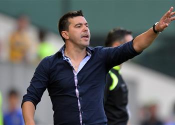 مدرب اتحاد جدة يعتذر للجماهير بعد خسارة لقب الدوري ويعلق على هبوط الأهلي