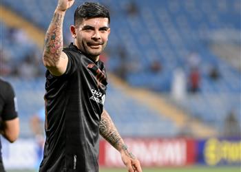 فيديو عقوبات قاسية تنتظر لاعب الشباب السعودي بسبب إشارة الرشوة