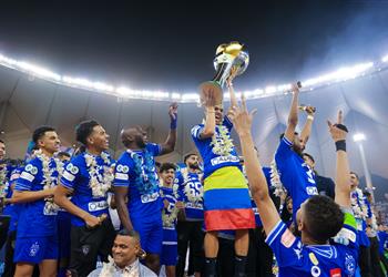 مانشستر يونايتد يوجه رسالة لـ الهلال ولاعبه السابق على التتويج بالدوري السعودي