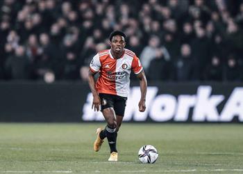 مانشستر يونايتد ينقض على مدافع فينورد في اللحظات الأخيرة