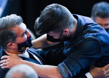 لابورتا يطالب بدعم بيكيه بعد انفصاله عن شاكيرا يعاني كثير ا