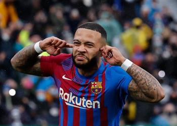 ديباي يوجه رسائل غامضة بعد الشكوك حول مستقبله في برشلونة