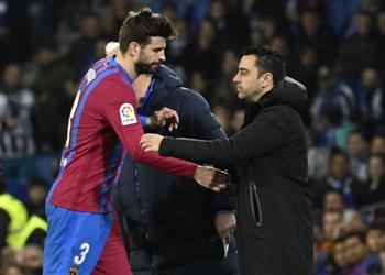 بيكيه يحسم موقفه من الاعتزال بعد رغبة برشلونة