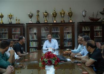 الخطيب وحسام غالي يجتمعان مع الجهاز الفني الجديد لـ الأهلي