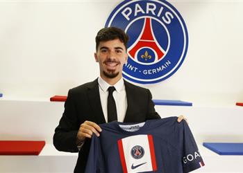 رسمي ا باريس سان جيرمان ي علن تعاقده مع فيتور فيريرا