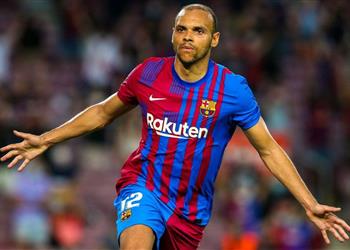 برشلونة يدرس اتخاذ إجراءات صارمة ضد برايثوايت حال رفضه الرحيل